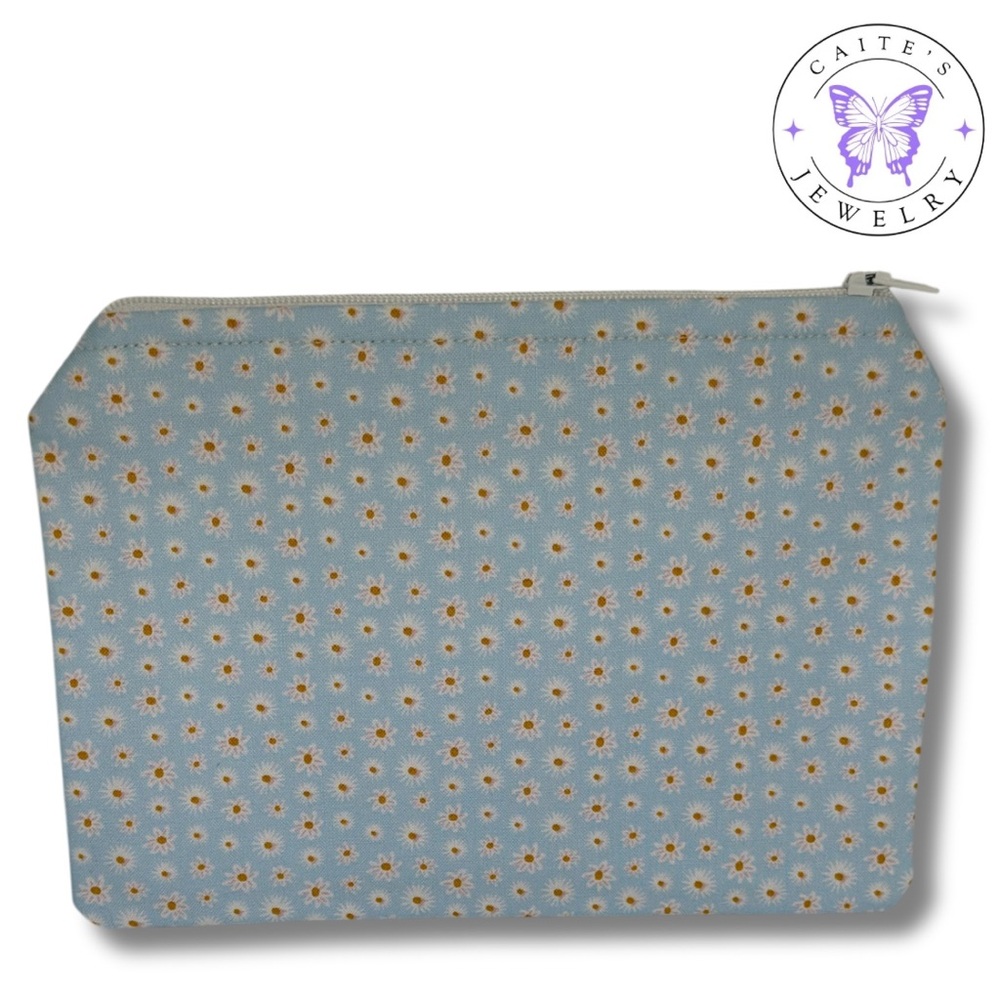 Handmade Zipper Pouch with a Daisy Fabric